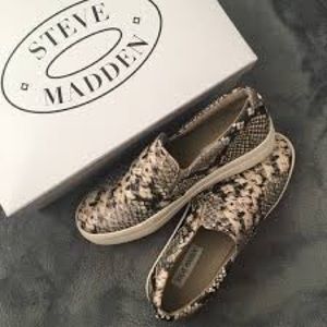 Steve Madden Gills sneaker - Snakeskin - Women’s size 11